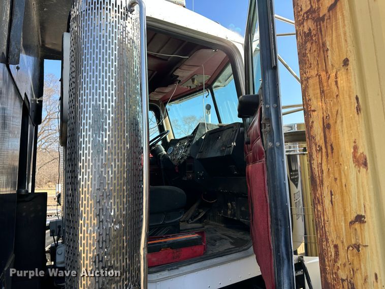 image for item DR6039 1995 Peterbilt 378  dump truck