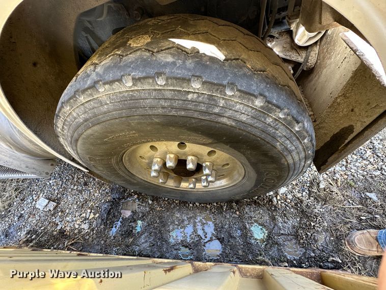 image for item DR6039 1995 Peterbilt 378  dump truck