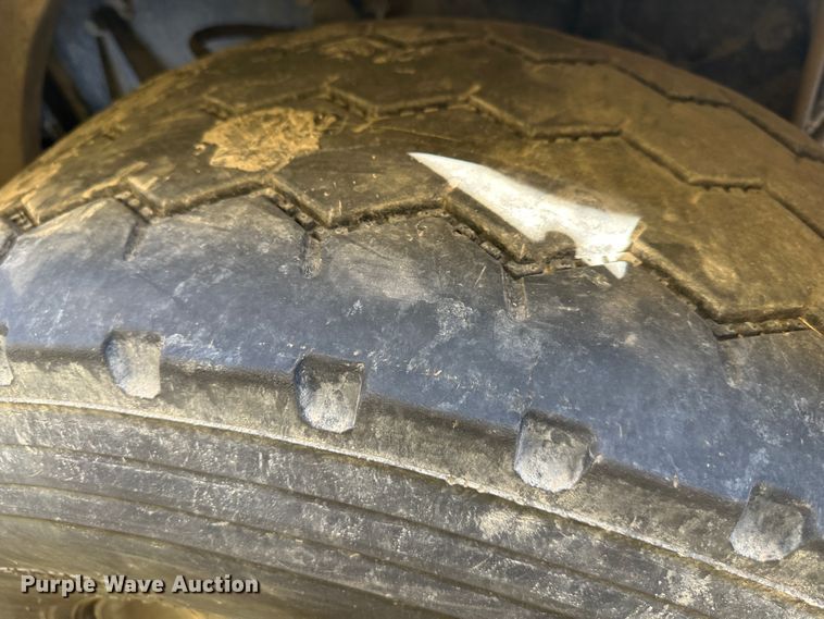 image for item DR6039 1995 Peterbilt 378  dump truck