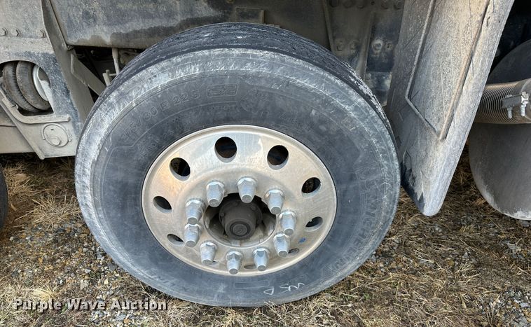 image for item DR6039 1995 Peterbilt 378  dump truck