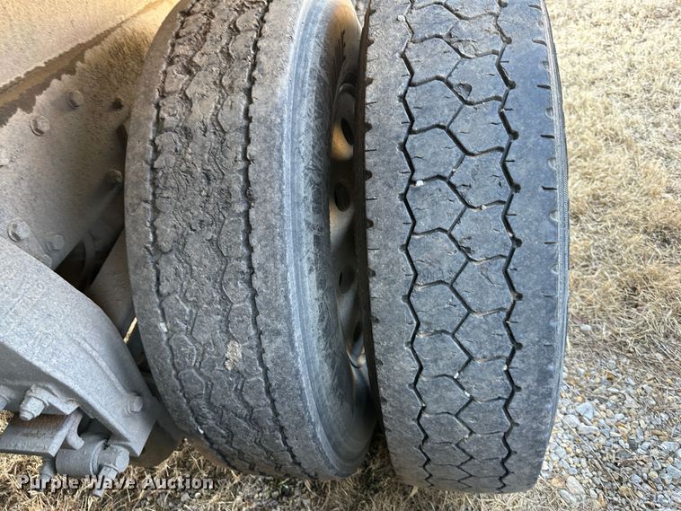 image for item DR6039 1995 Peterbilt 378  dump truck