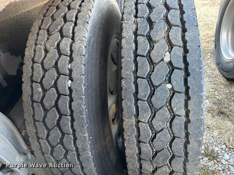 image for item DR6039 1995 Peterbilt 378  dump truck