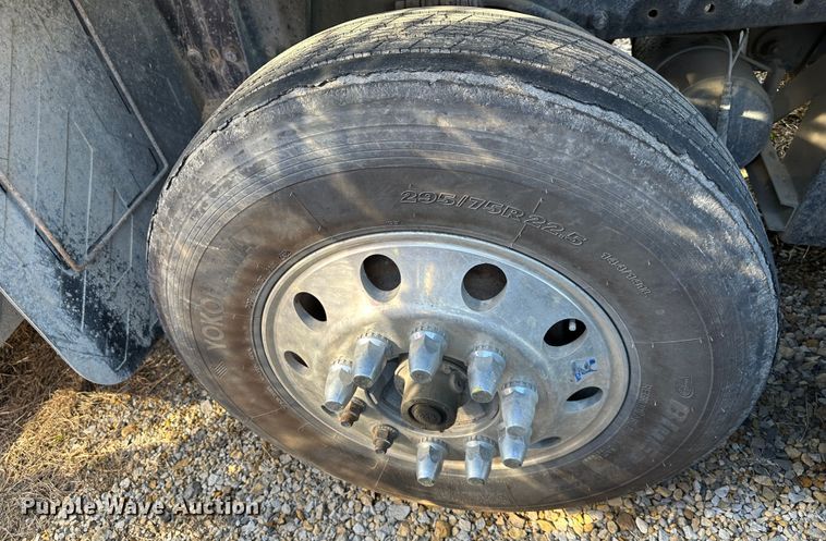 image for item DR6039 1995 Peterbilt 378  dump truck