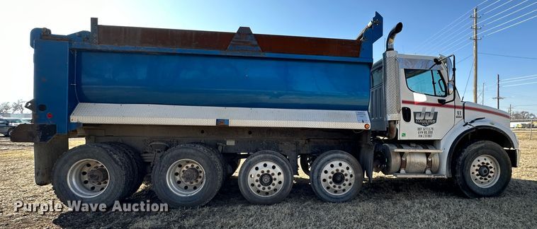 image for item DR6040 2007 Freightliner Business Class M2  dump truck