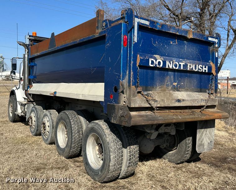 image for item DR6040 2007 Freightliner Business Class M2  dump truck