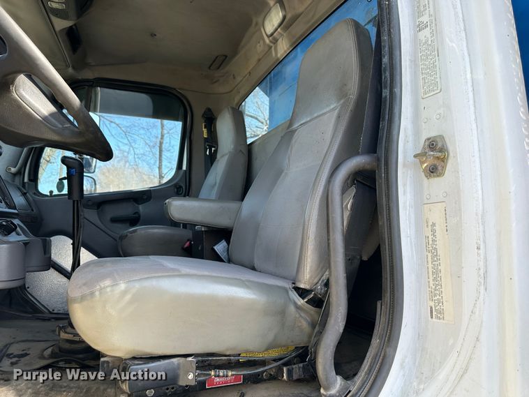 image for item DR6040 2007 Freightliner Business Class M2  dump truck