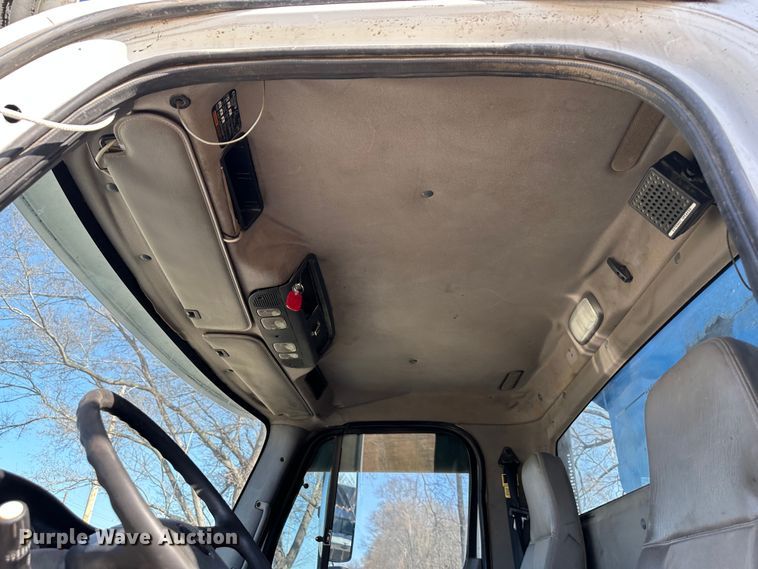 image for item DR6040 2007 Freightliner Business Class M2  dump truck