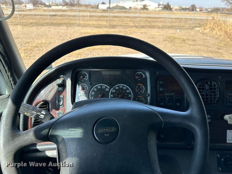 image for item DR6040 2007 Freightliner Business Class M2  dump truck