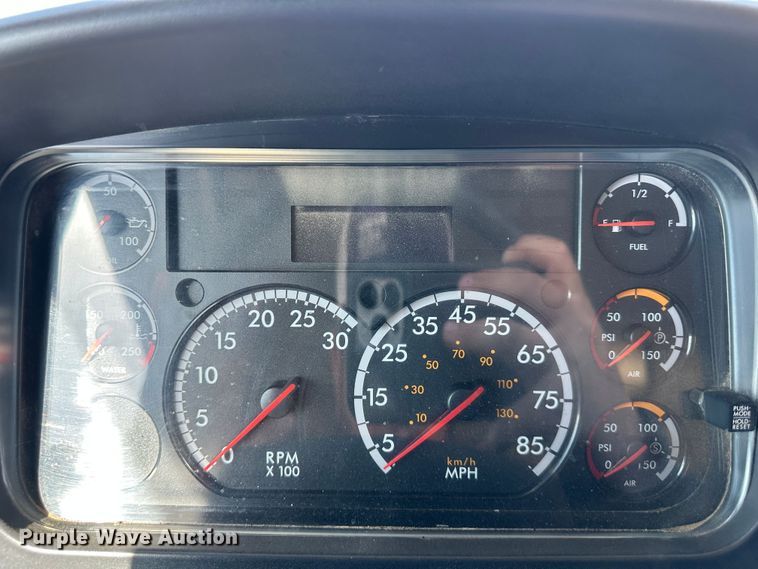 image for item DR6040 2007 Freightliner Business Class M2  dump truck