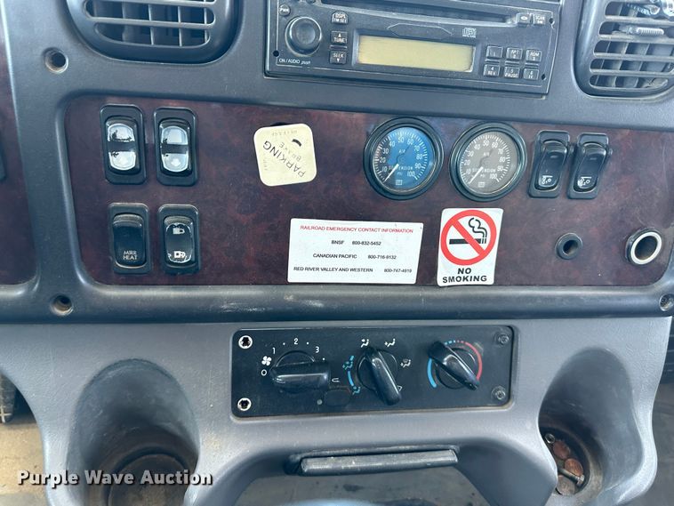 image for item DR6040 2007 Freightliner Business Class M2  dump truck