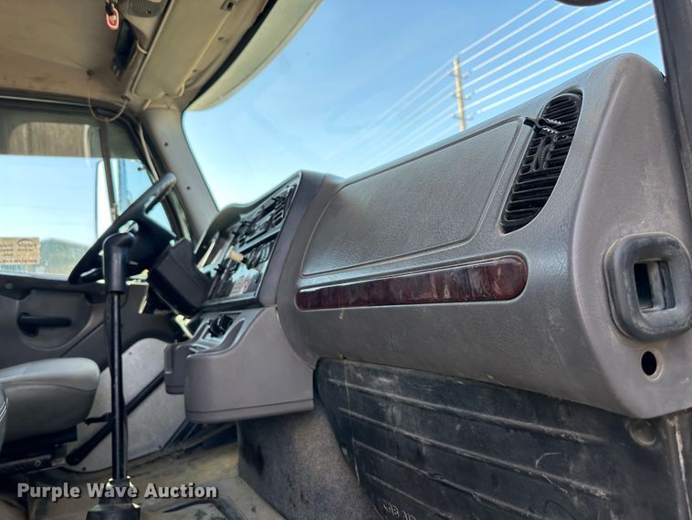 image for item DR6040 2007 Freightliner Business Class M2  dump truck