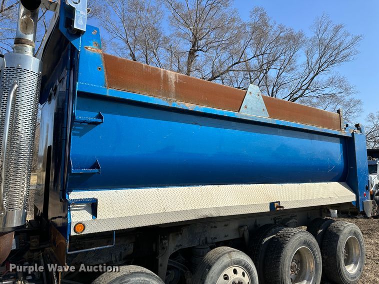 image for item DR6040 2007 Freightliner Business Class M2  dump truck