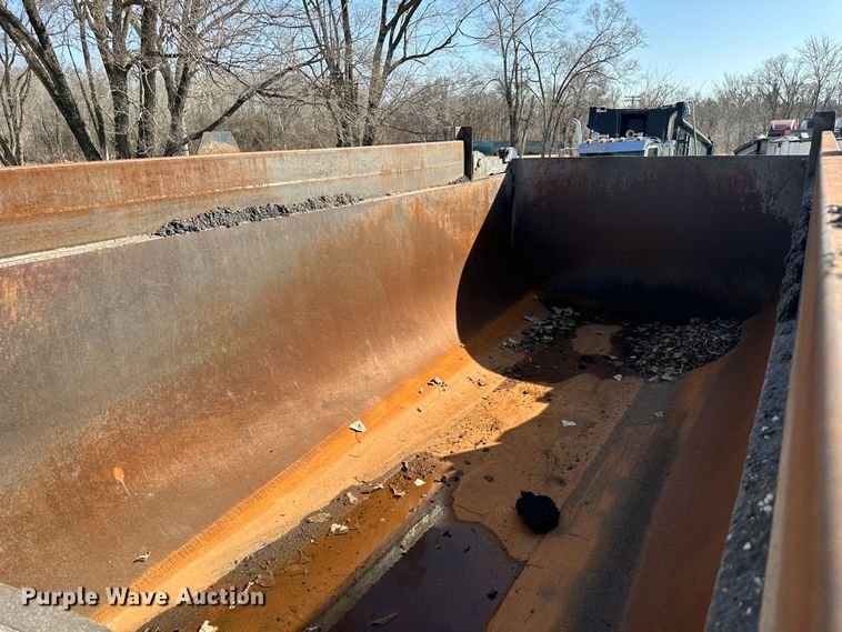 image for item DR6040 2007 Freightliner Business Class M2  dump truck