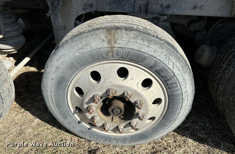 image for item DR6040 2007 Freightliner Business Class M2  dump truck