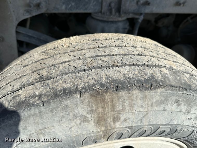 image for item DR6040 2007 Freightliner Business Class M2  dump truck