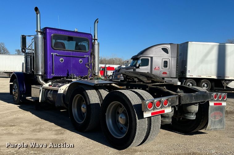 image for item DR6044 2003 Peterbilt 379  semi truck