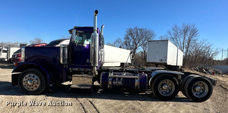 image for item DR6044 2003 Peterbilt 379  semi truck