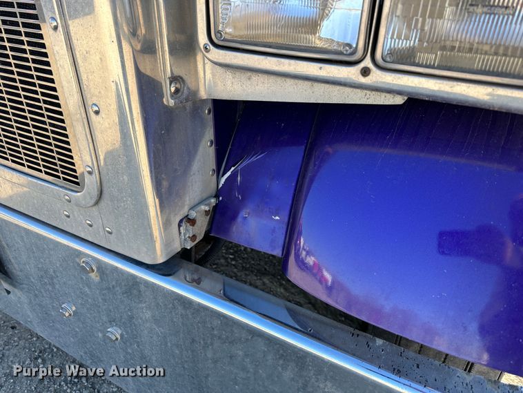 image for item DR6044 2003 Peterbilt 379  semi truck