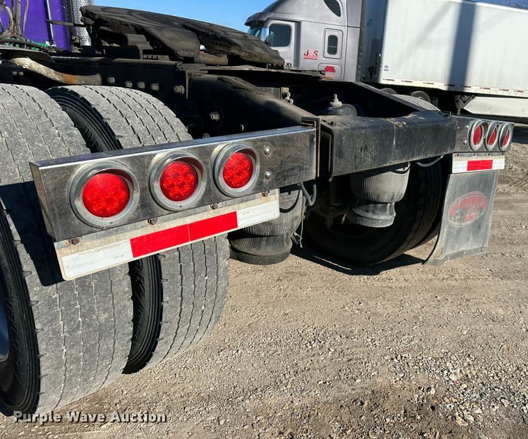 image for item DR6044 2003 Peterbilt 379  semi truck