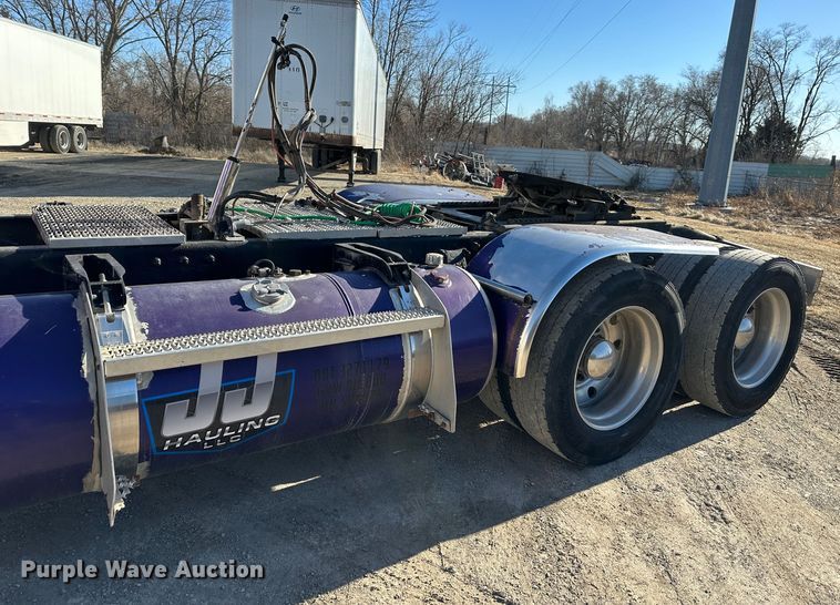 image for item DR6044 2003 Peterbilt 379  semi truck