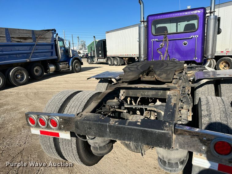 image for item DR6044 2003 Peterbilt 379  semi truck