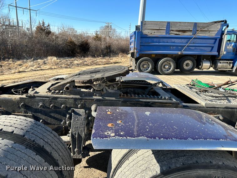 image for item DR6044 2003 Peterbilt 379  semi truck