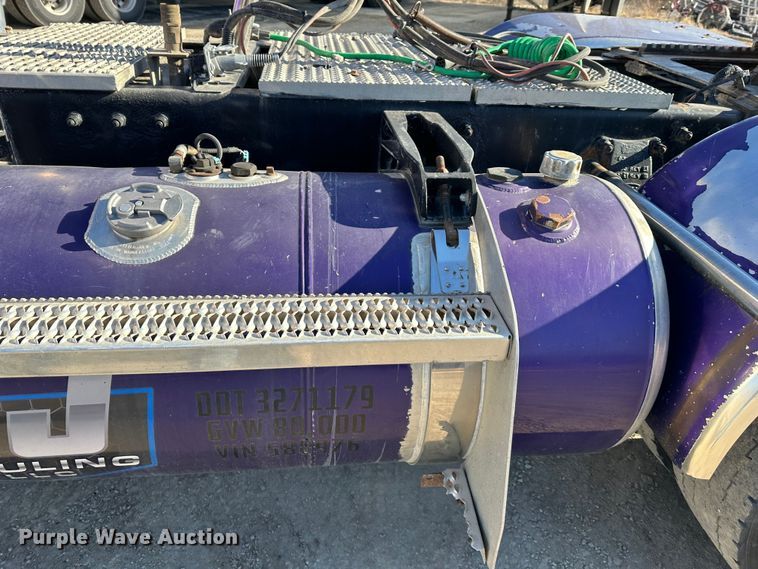 image for item DR6044 2003 Peterbilt 379  semi truck