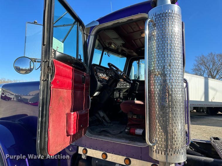 image for item DR6044 2003 Peterbilt 379  semi truck