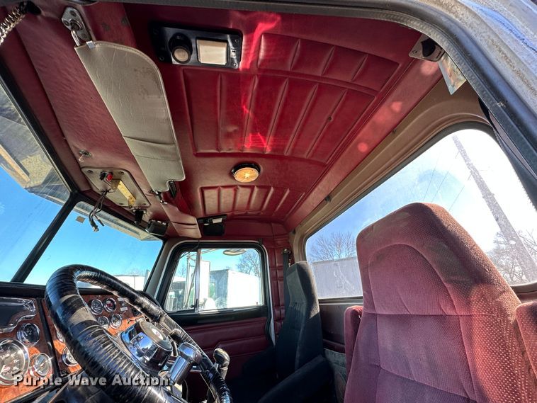 image for item DR6044 2003 Peterbilt 379  semi truck