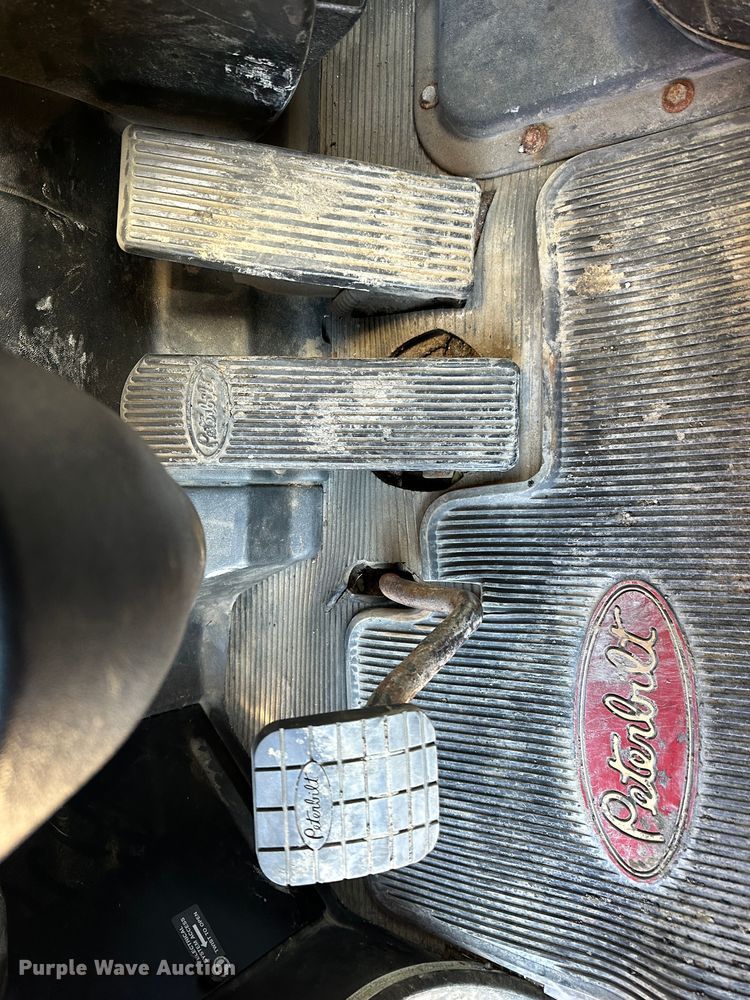 image for item DR6044 2003 Peterbilt 379  semi truck