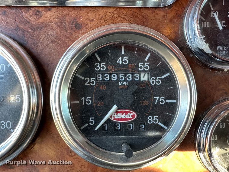 image for item DR6044 2003 Peterbilt 379  semi truck