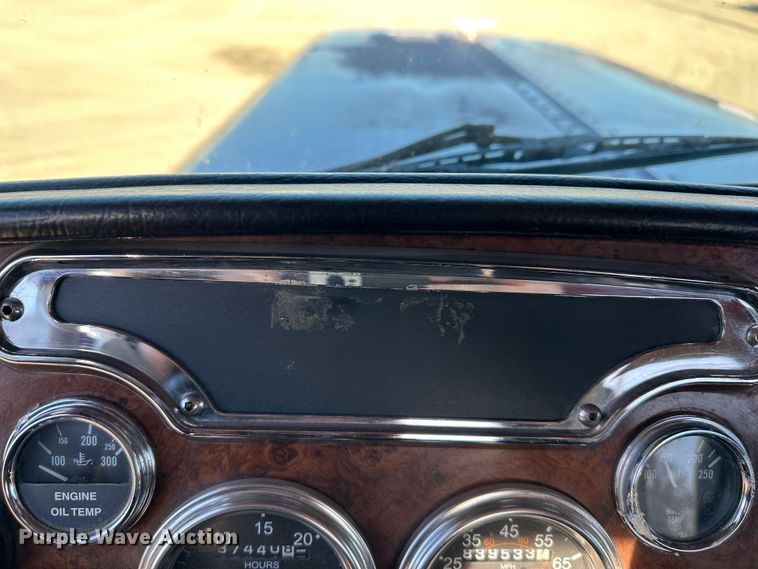 image for item DR6044 2003 Peterbilt 379  semi truck