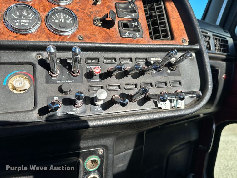 image for item DR6044 2003 Peterbilt 379  semi truck