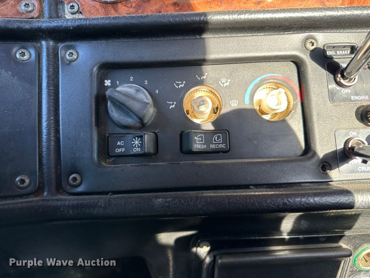 image for item DR6044 2003 Peterbilt 379  semi truck