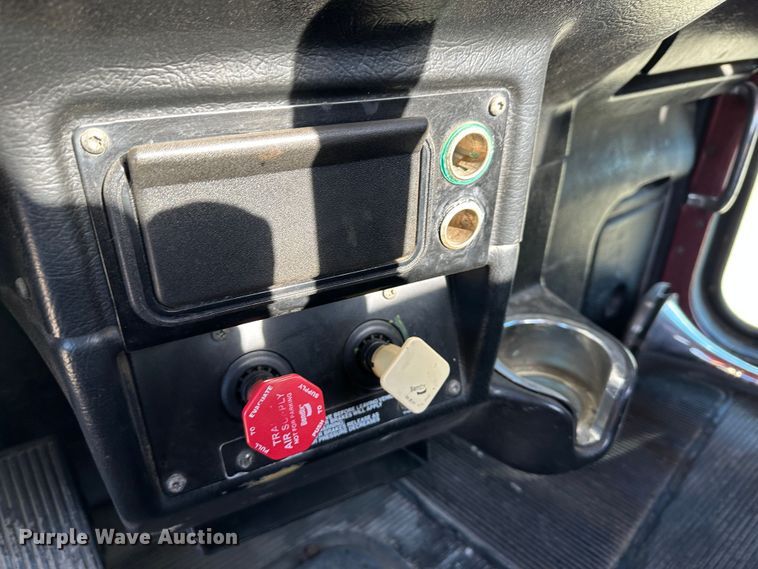 image for item DR6044 2003 Peterbilt 379  semi truck