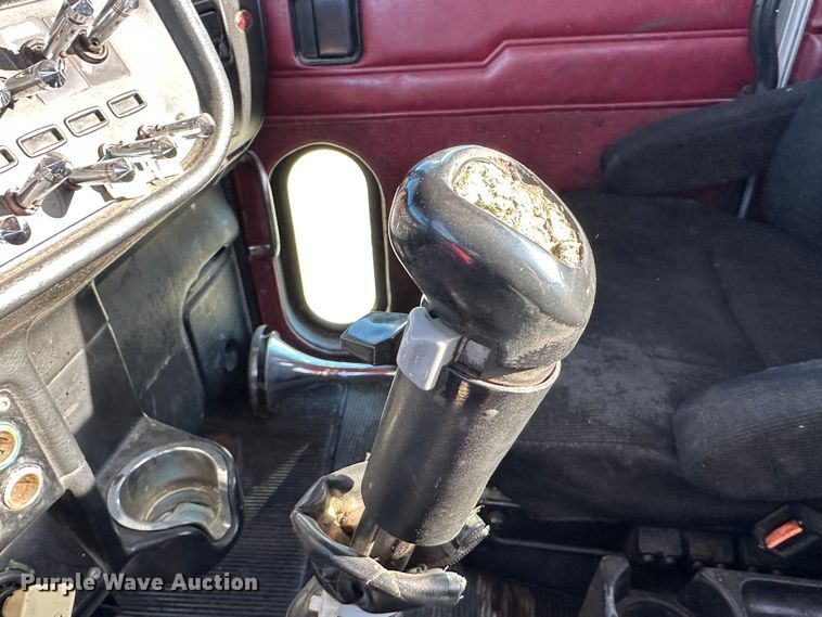 image for item DR6044 2003 Peterbilt 379  semi truck