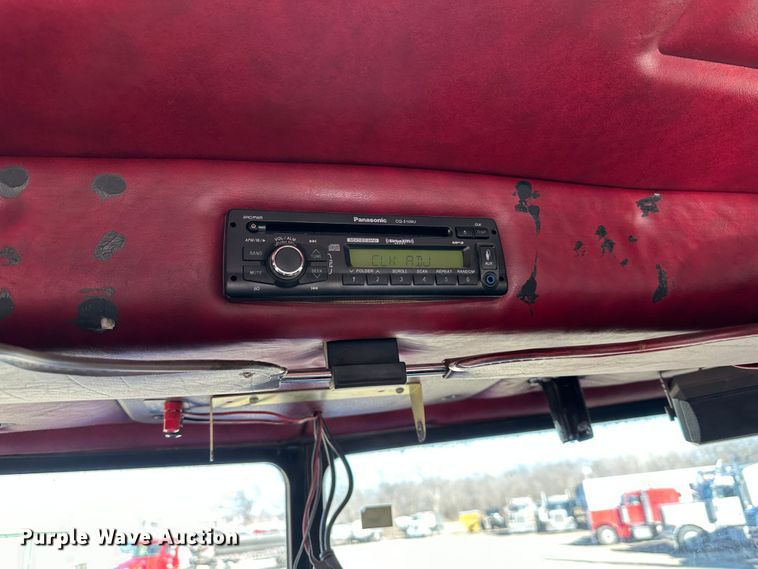 image for item DR6044 2003 Peterbilt 379  semi truck