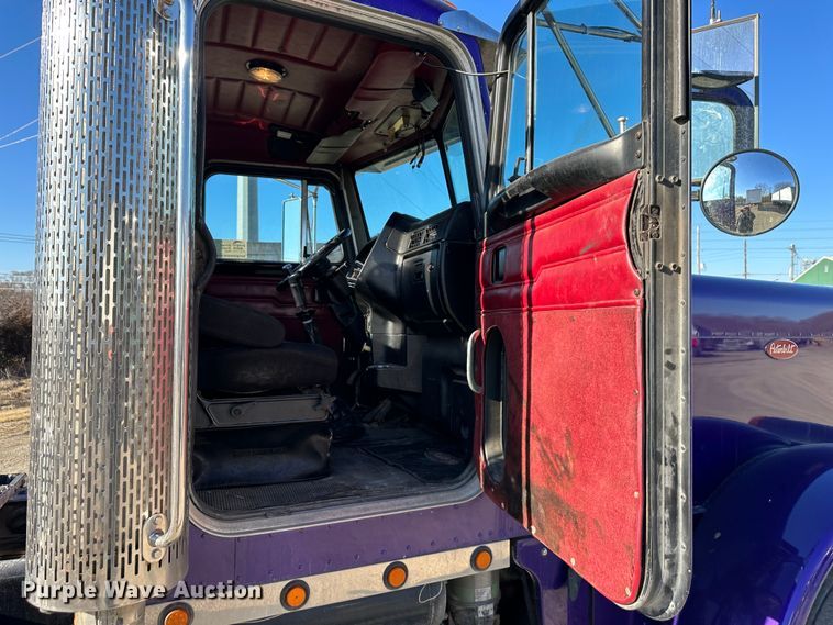 image for item DR6044 2003 Peterbilt 379  semi truck