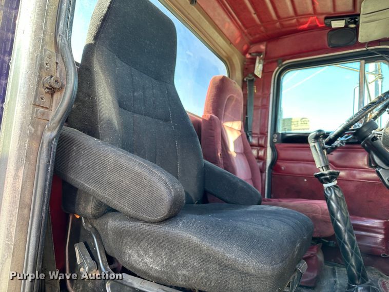 image for item DR6044 2003 Peterbilt 379  semi truck