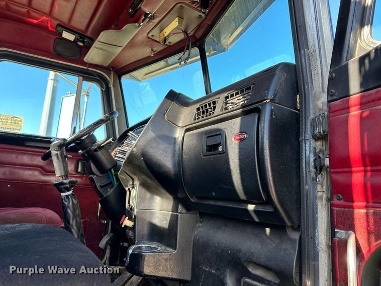 image for item DR6044 2003 Peterbilt 379  semi truck