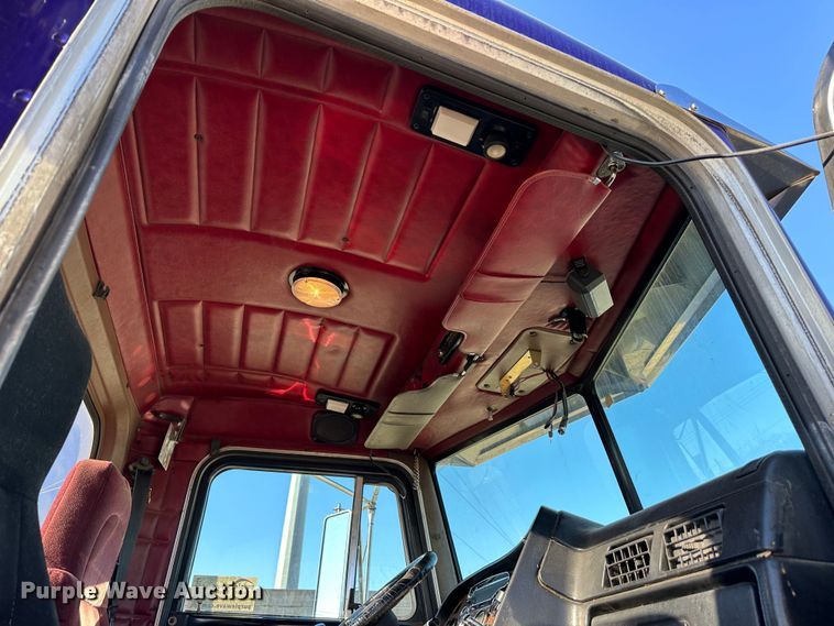 image for item DR6044 2003 Peterbilt 379  semi truck