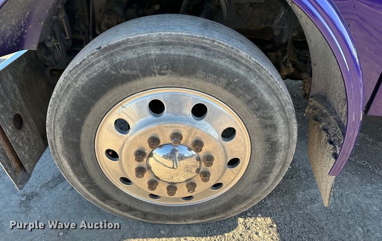 image for item DR6044 2003 Peterbilt 379  semi truck