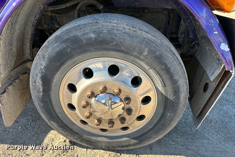 image for item DR6044 2003 Peterbilt 379  semi truck