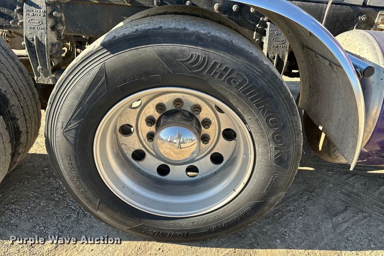 image for item DR6044 2003 Peterbilt 379  semi truck