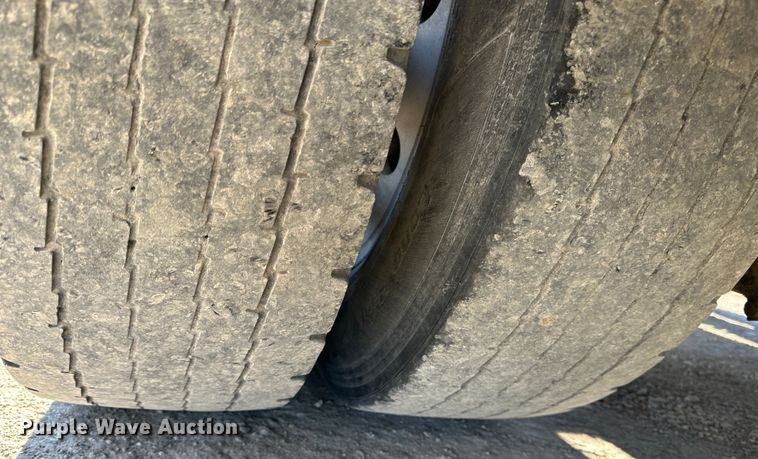 image for item DR6044 2003 Peterbilt 379  semi truck