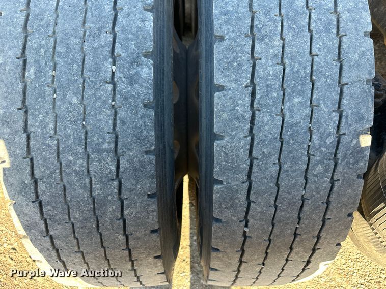 image for item DR6044 2003 Peterbilt 379  semi truck