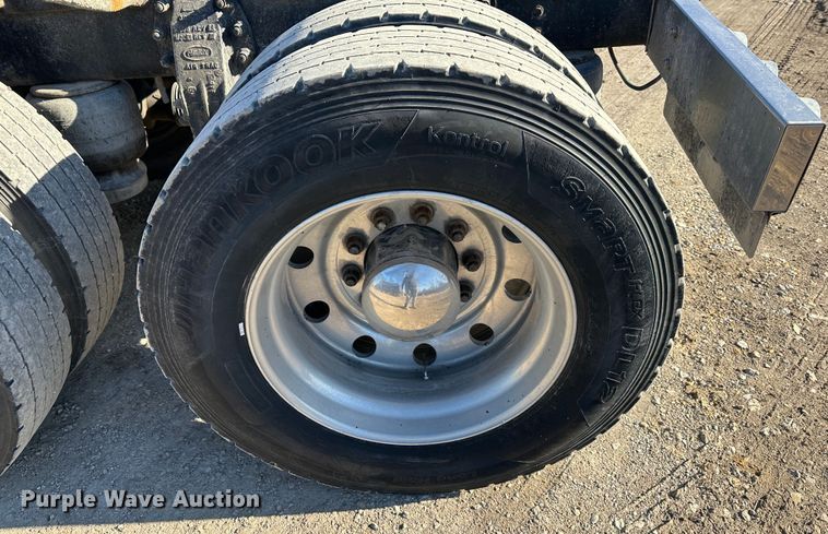 image for item DR6044 2003 Peterbilt 379  semi truck