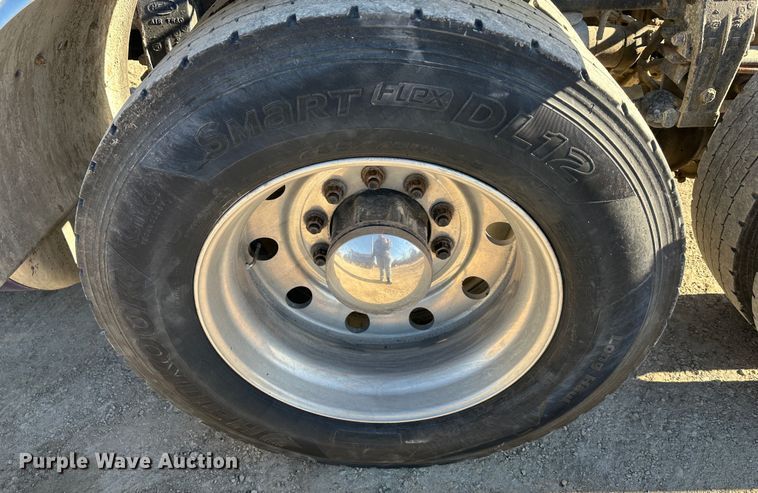 image for item DR6044 2003 Peterbilt 379  semi truck