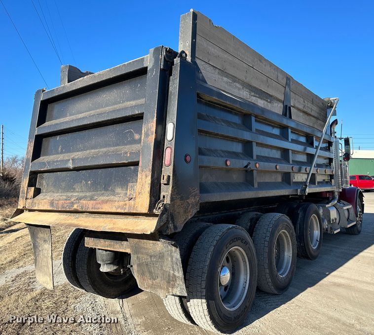 image for item DR6045 2003 Peterbilt 357  dump truck