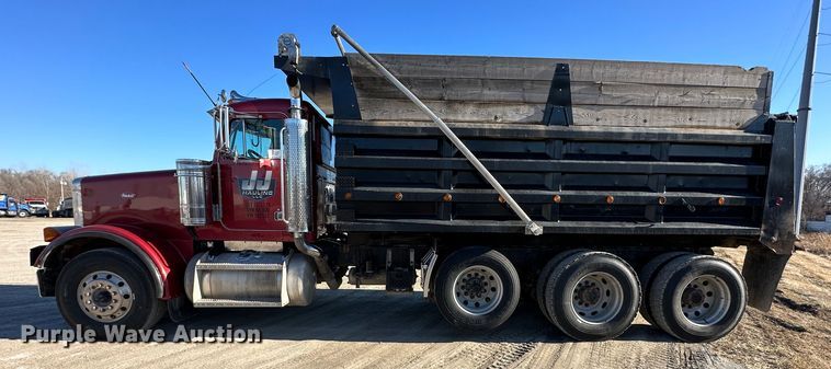 image for item DR6045 2003 Peterbilt 357  dump truck